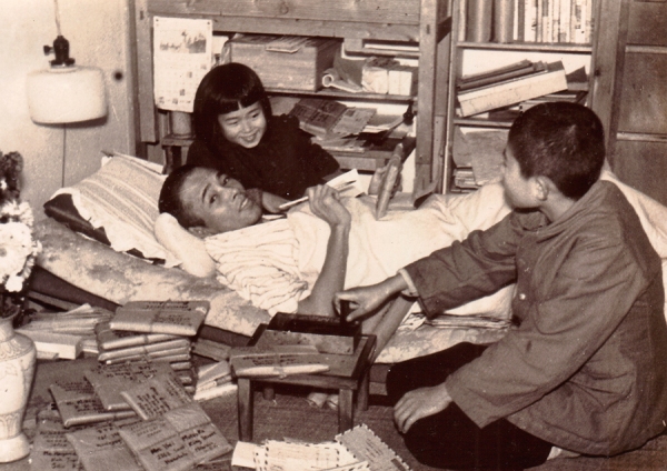 Dr Nagai and his children in Nyokodo - note all the parcels!!